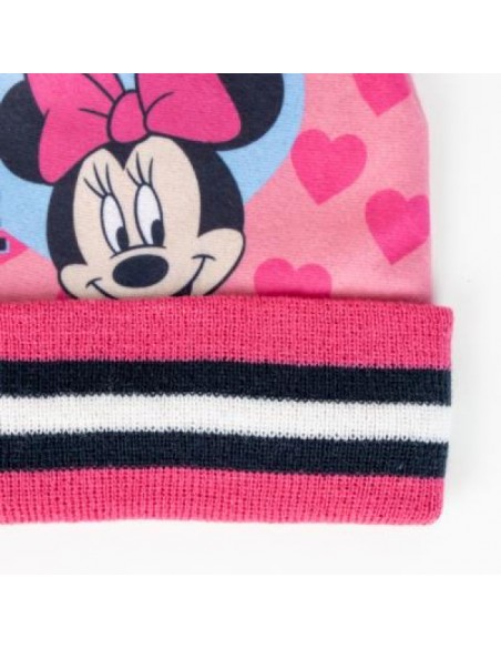 Detalle del gorro rosa de Minnie con pompón fucsia