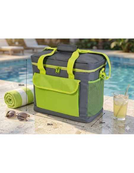 NEVERA PORTÁTIL 25 LITROS GRIS Y VERDE CON INTERIOR TÉRMICO PEVA Y DOBLE ASA EN LA PISCINA