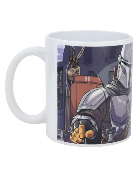 Vista lateral de la taza oficial de Star Wars The Mandalorian de color negro y gris