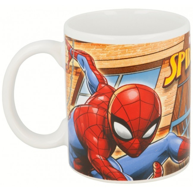 Lateral de la taza de Spiderman mostrando al personaje sobre un fondo de ciudad azul y el logotipo de Marvel. 2
