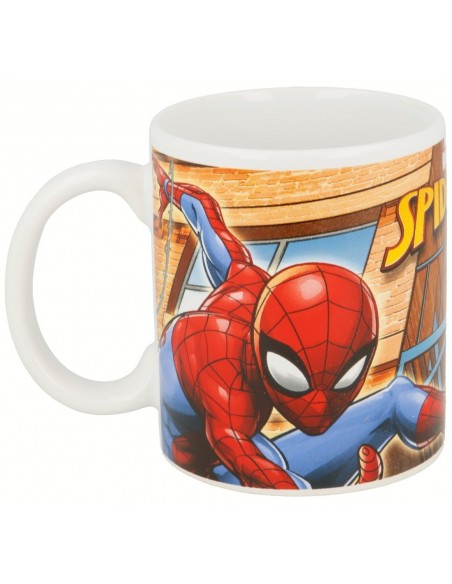 Vista frontal de la taza de Spiderman de 325 ml con diseño de ladrillos y el héroe balanceándose.