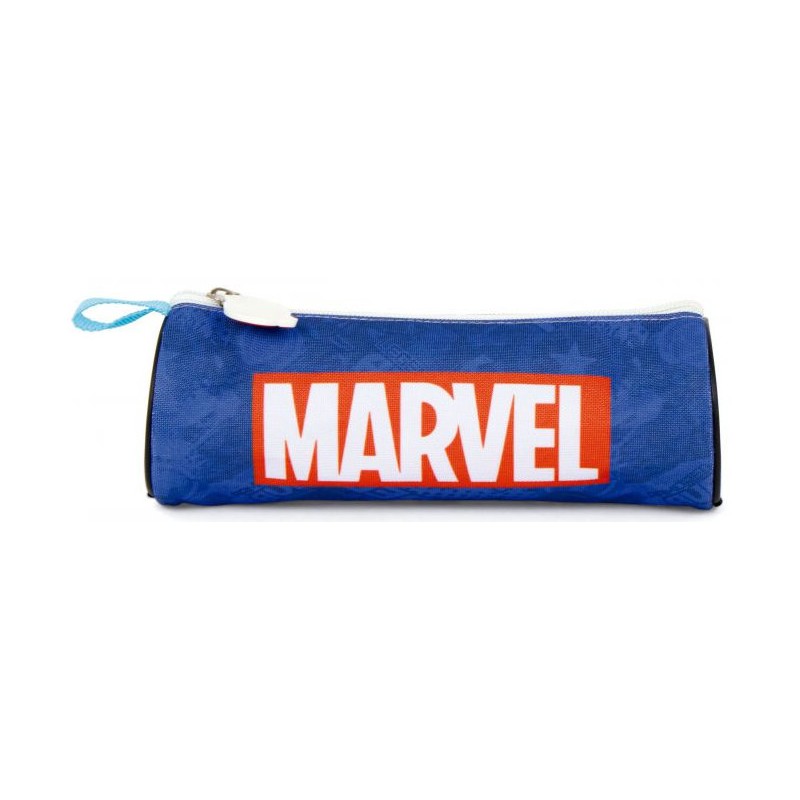 Parte trasera del estuche cilíndrico de Los Vengadores con el logotipo rojo y blanco de Marvel.
