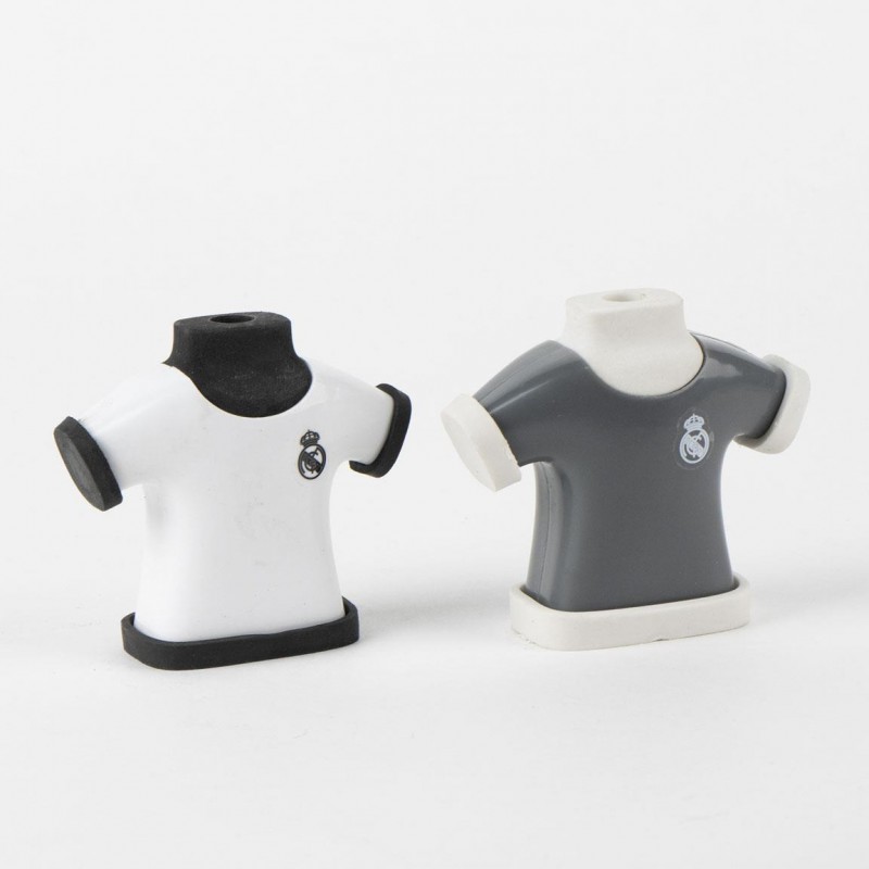 Vista frontal de las gomas sacapuntas con forma de camiseta blanca y gris del Real Madrid.