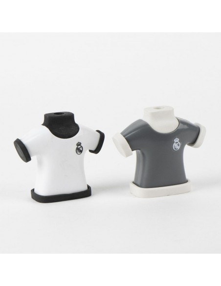 Vista frontal de las gomas sacapuntas con forma de camiseta blanca y gris del Real Madrid.