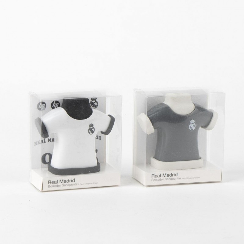 Sacapuntas con goma de borrar del Real Madrid en versión camiseta blanca y gris en sus cajitas transparentes.