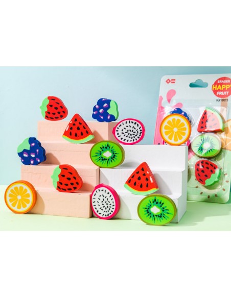 Gomas de borrar con forma de frutas expuestas junto con blíster