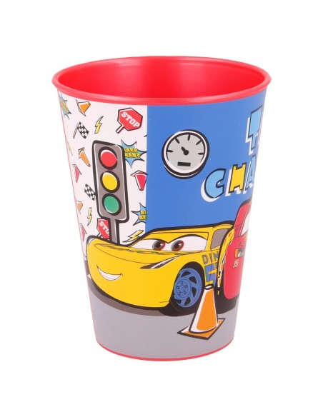 Vaso de plástico infantil reutilizable de Cars mostrando a Cruz Ramírez y un semáforo.