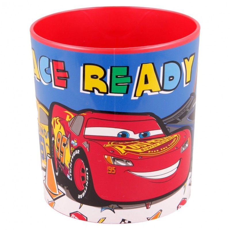 Taza de plástico infantil para microondas de Cars con ilustración frontal de Rayo McQueen y lema Race Ready.