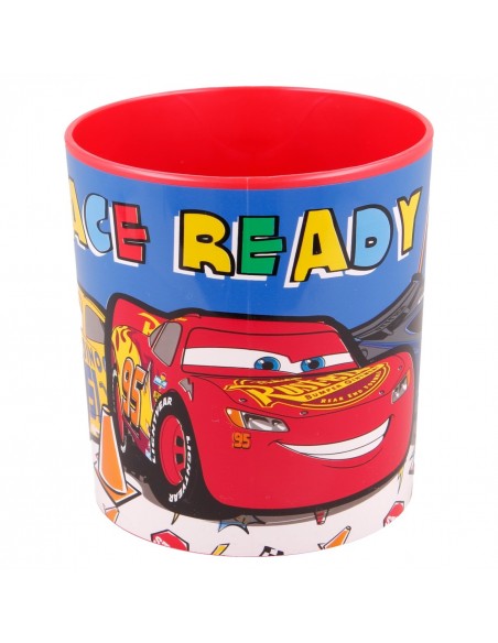 Taza de plástico infantil para microondas de Cars con ilustración frontal de Rayo McQueen y lema Race Ready.
