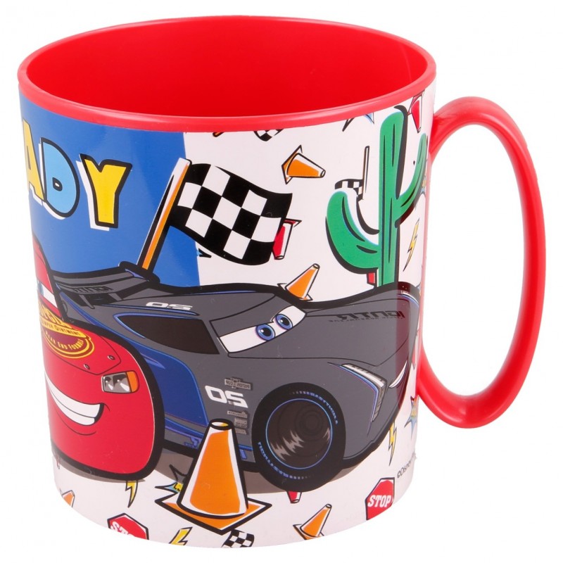 Taza de desayuno infantil de Cars con diseño de Jackson Storm, bandera a cuadros y elementos de circuito.