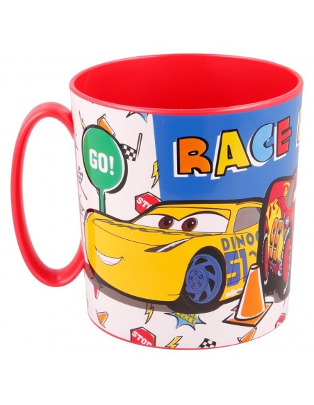 Taza reutilizable de Cars apta para microondas mostrando al personaje Cruz Ramírez y el asa ergonómica roja.