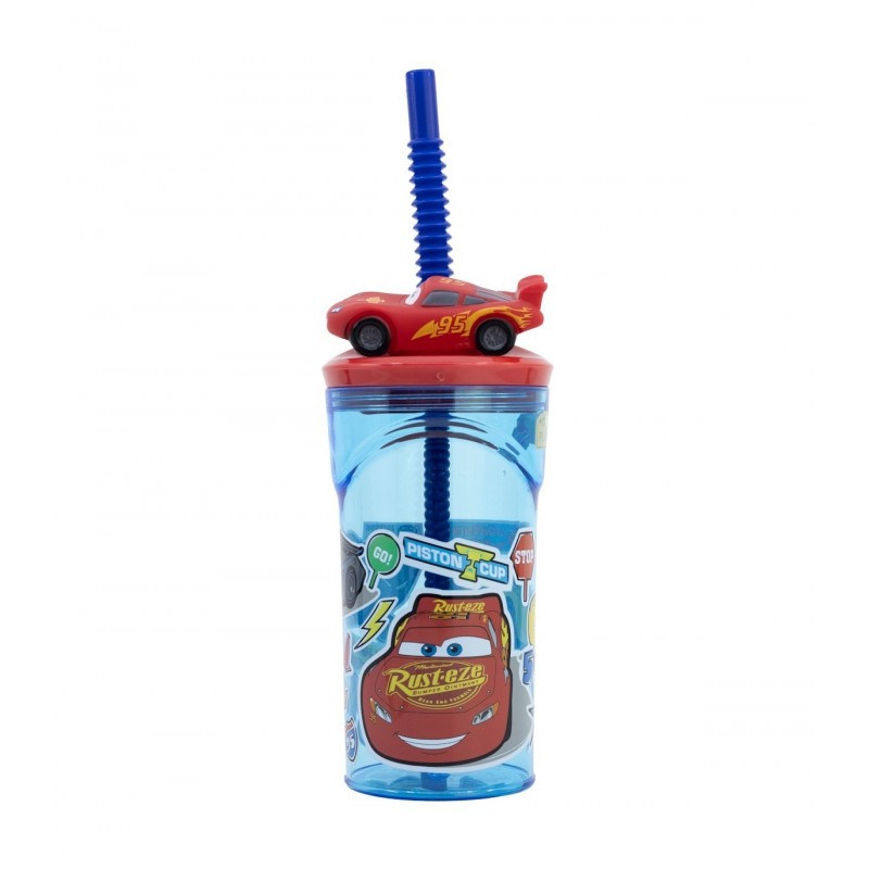 Vaso con figura 3D de Cars decorado con la ilustración frontal de Rayo McQueen y pegatinas de Piston Cup.