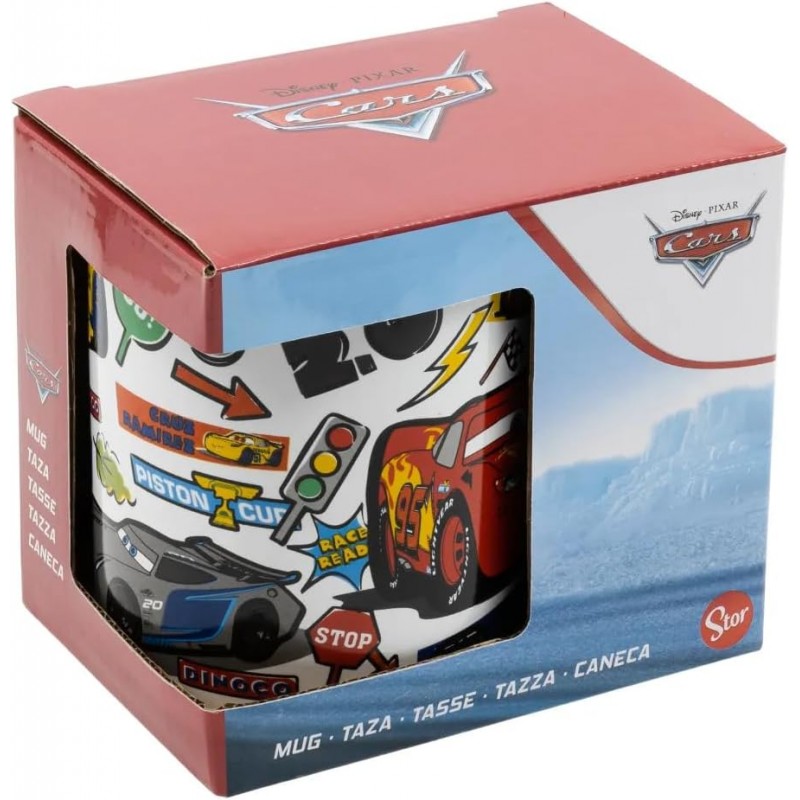 Taza de cerámica de Cars presentada dentro de su caja de regalo de cartón decorada con ventana.