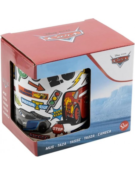 Taza de cerámica de Cars presentada dentro de su caja de regalo de cartón decorada con ventana.