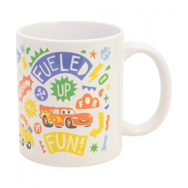 Taza de cerámica de Cars Happy Squad con ilustración de Rayo McQueen y lema Fueled Up.