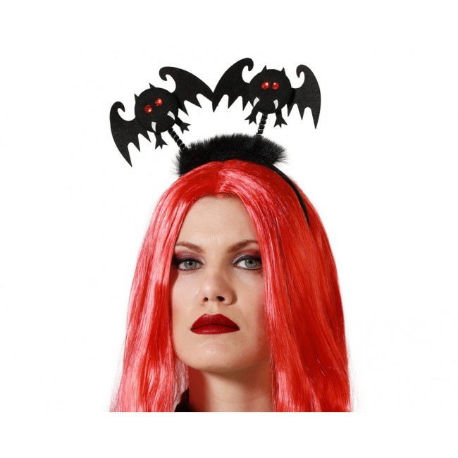 Modelo luciendo una diadema de Halloween con murciélagos negros de fieltro y ojos brillantes en muelles.